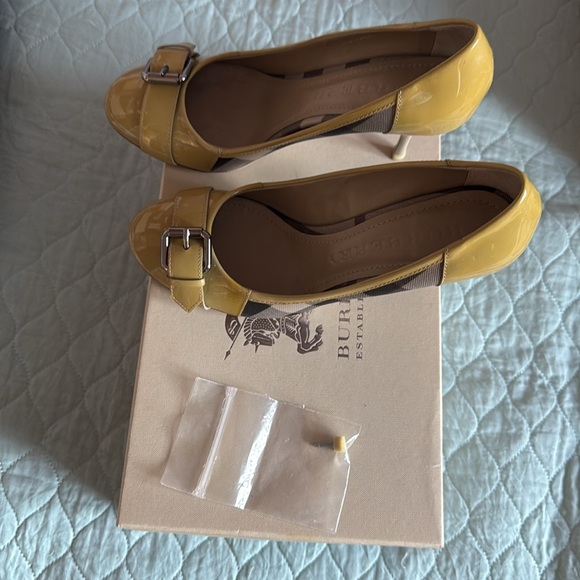 Burberry Designer Heels - Picture 6 of 9